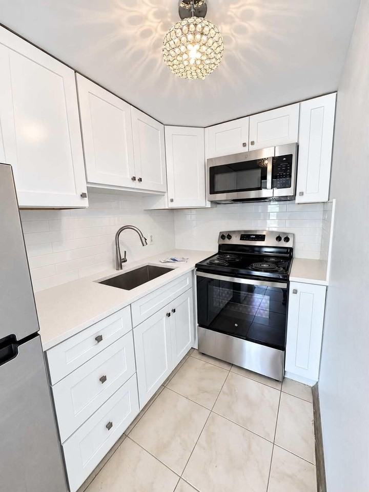 15 S Golfview Rd #305 - Photo 3 of 13