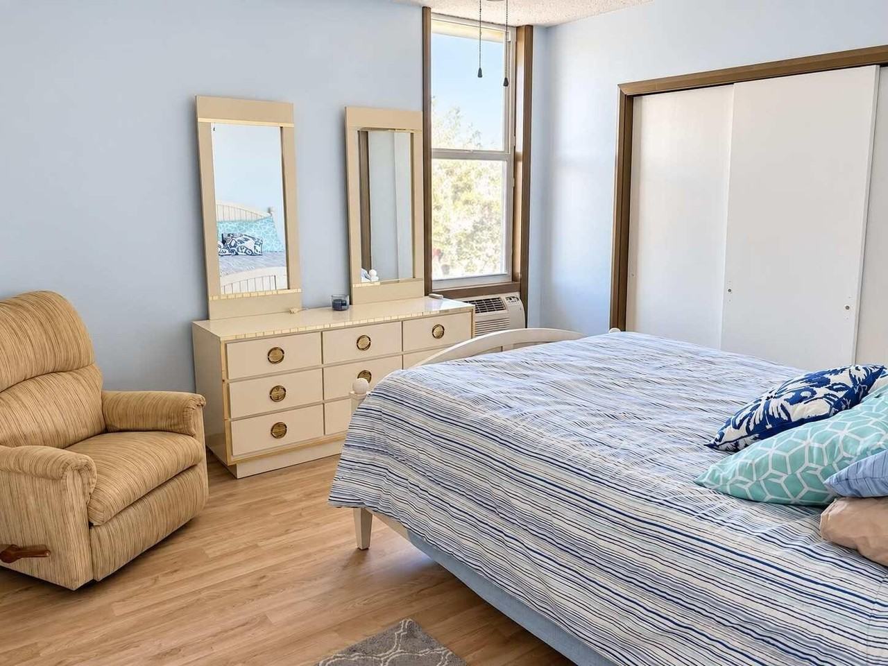 15 S Golfview Rd #305 - Photo 4 of 13