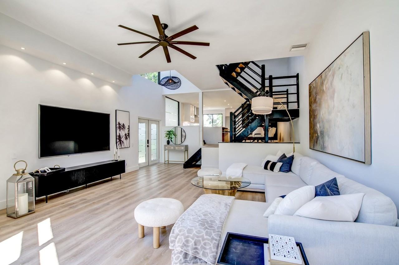 3024 Ne 49th St - Photo 5 of 38