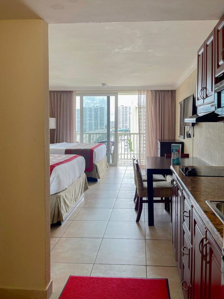 19201 Collins Ave #1034 - Photo 7 of 12