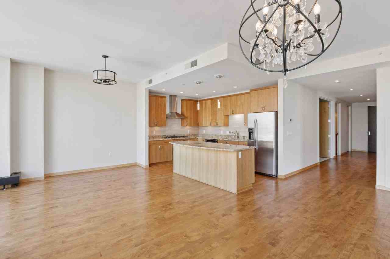 201 S 11th St #1700 - Photo 5 of 50