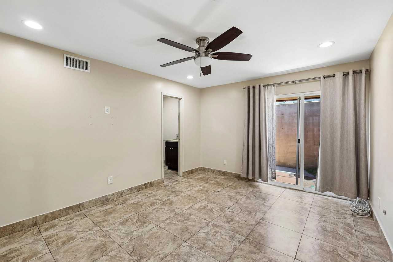 559 Oakdale Ln #3 - Photo 3 of 9