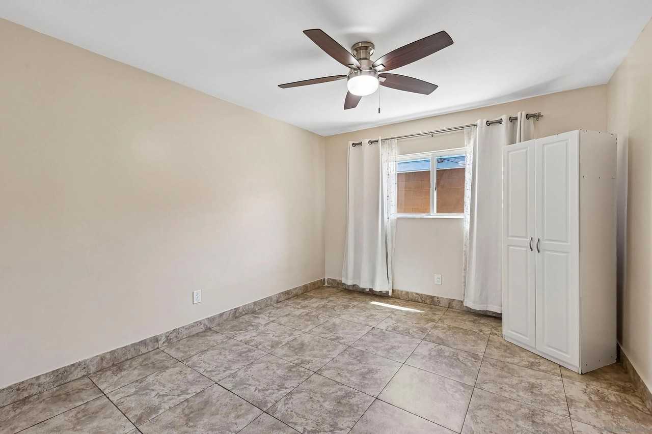 559 Oakdale Ln #3 - Photo 5 of 9