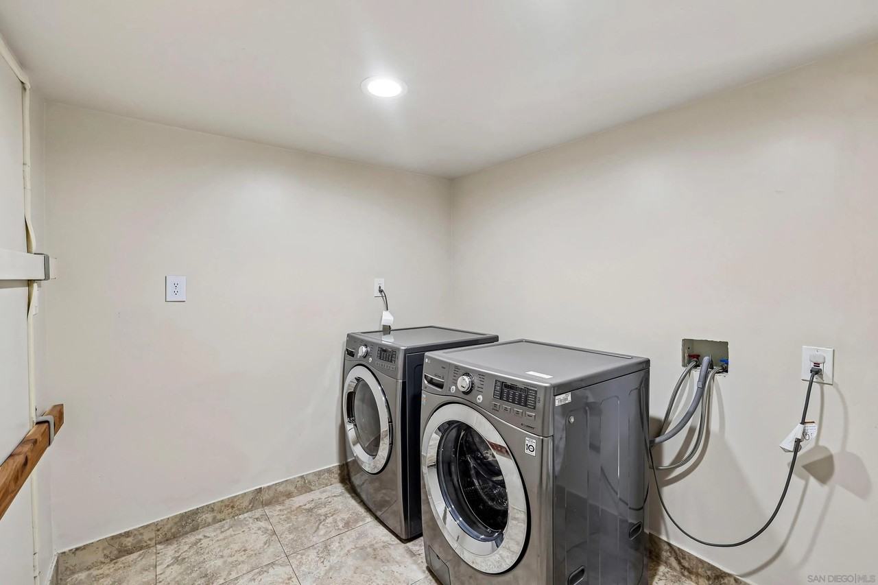 559 Oakdale Ln #3 - Photo 6 of 9
