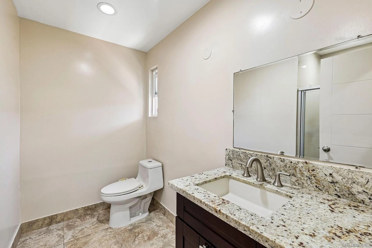 559 Oakdale Ln #3 - Photo 7 of 9
