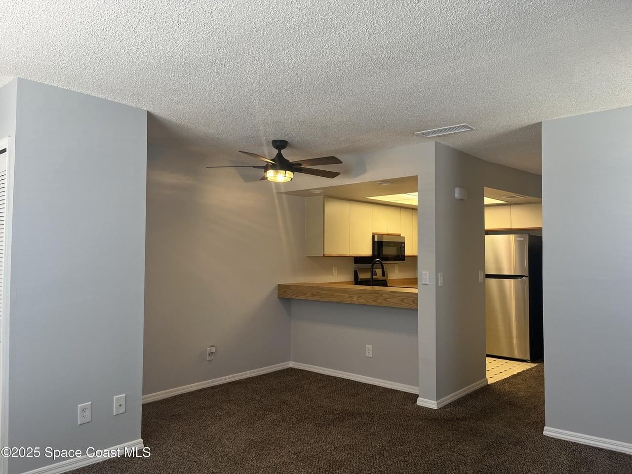 3131 Sir Hamilton Cir #10 - Photo 3 of 14