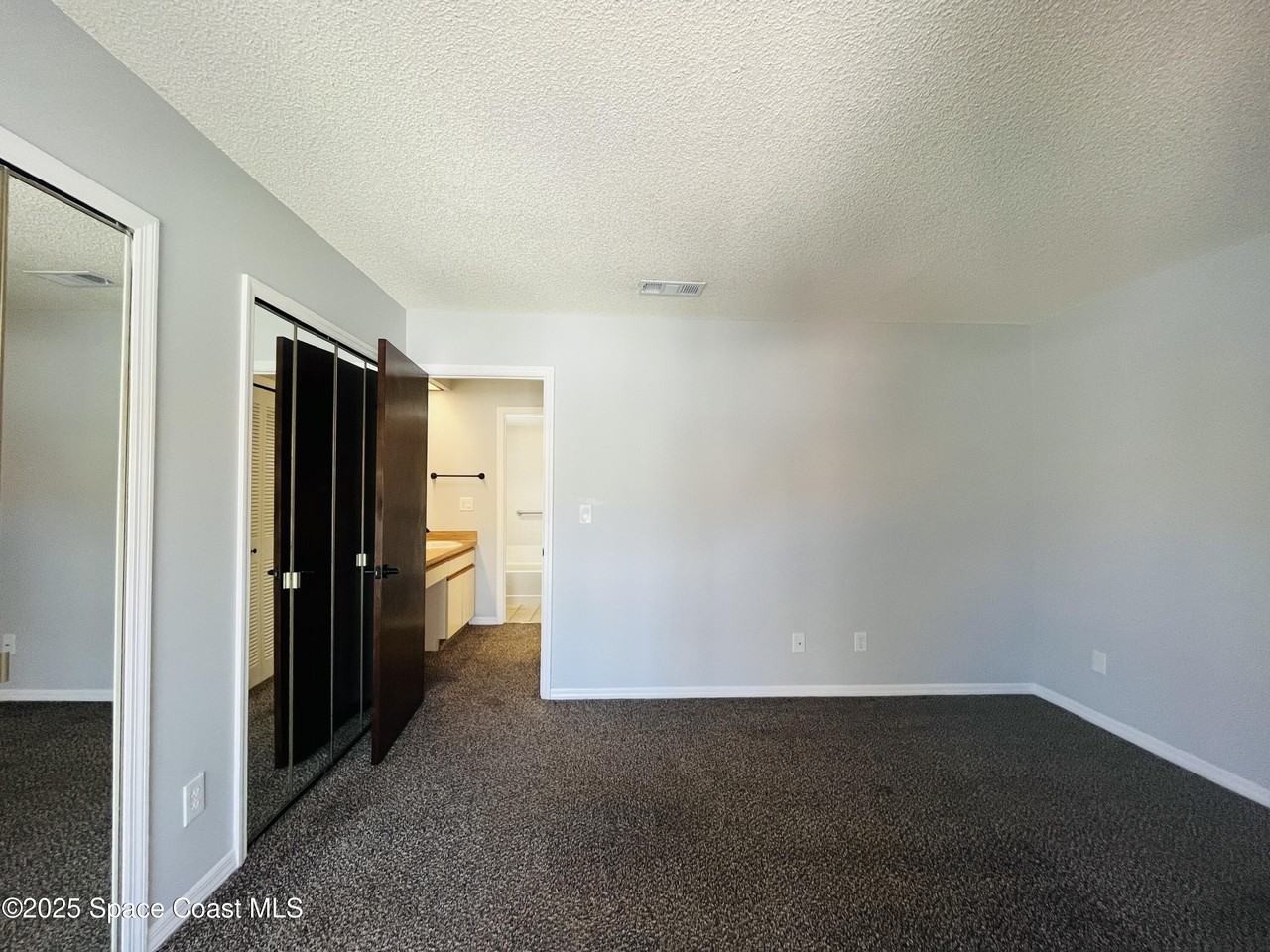 3131 Sir Hamilton Cir #10 - Photo 7 of 14