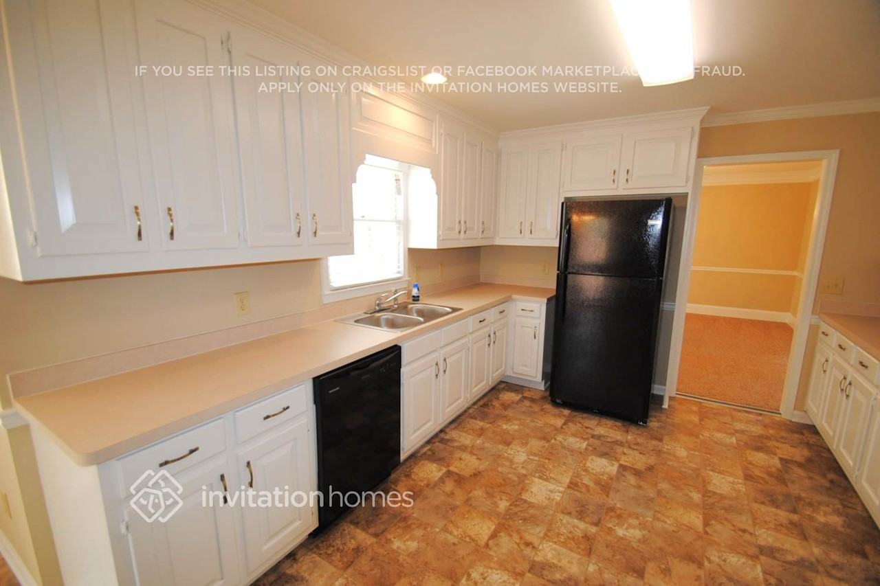 1447 Brown Ridge Ln - Photo 4 of 15