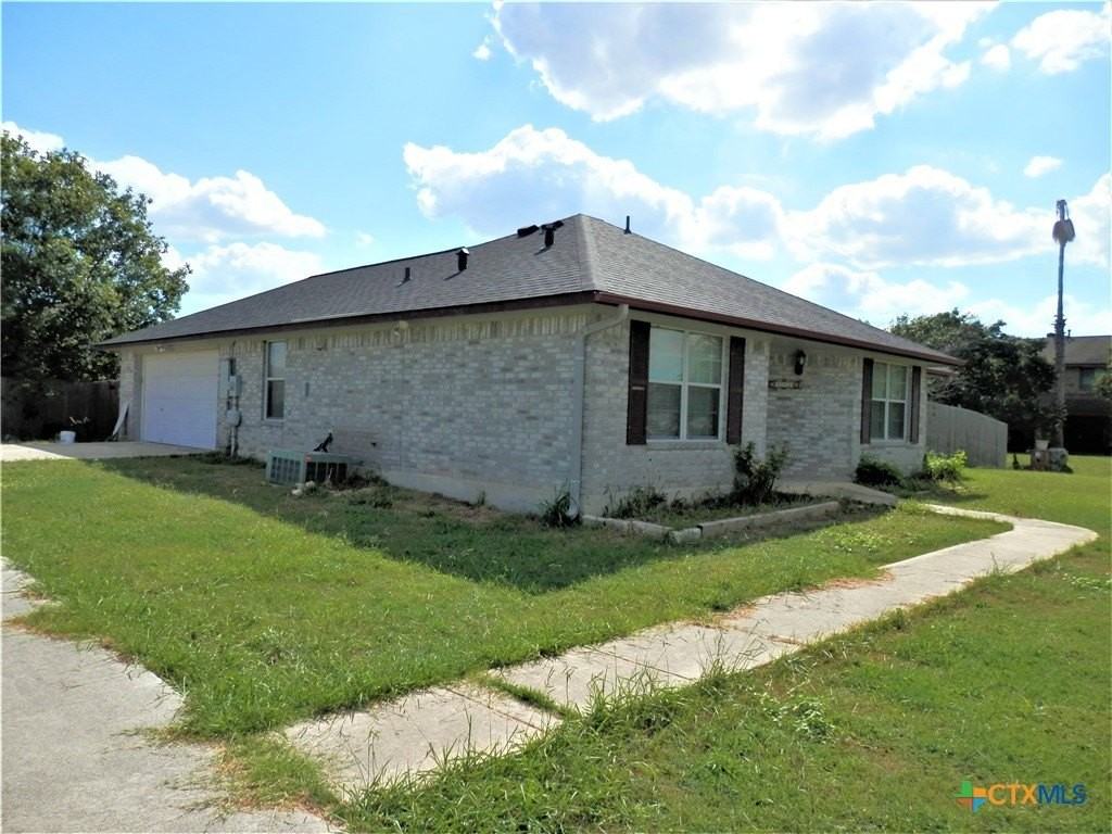 302 Renee Dr - Photo 2 of 22