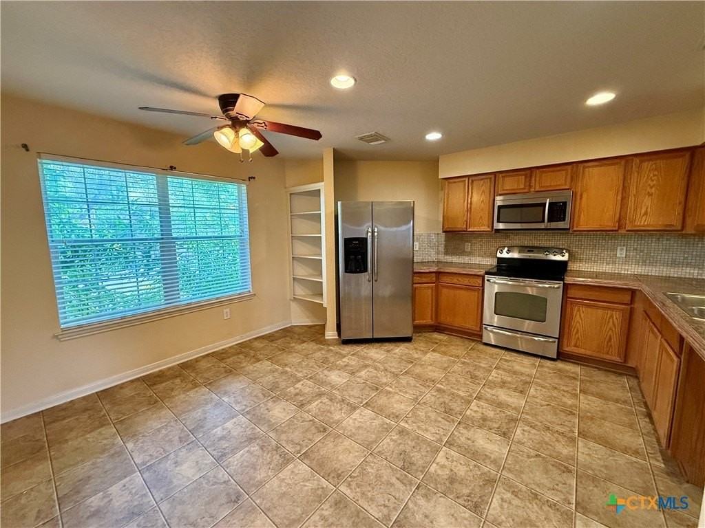 302 Renee Dr - Photo 5 of 22