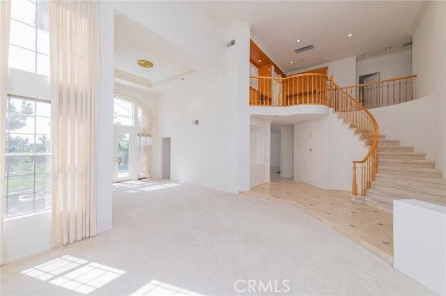 22661 White Oaks - Photo 4 of 8