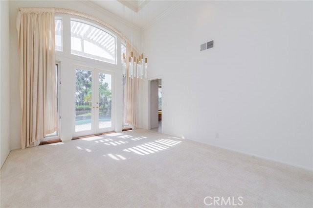 22661 White Oaks - Photo 5 of 8