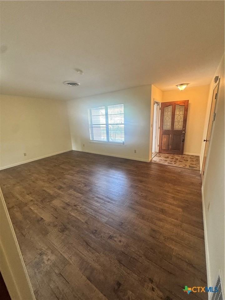 4702 Aster Ln - Photo 3 of 25