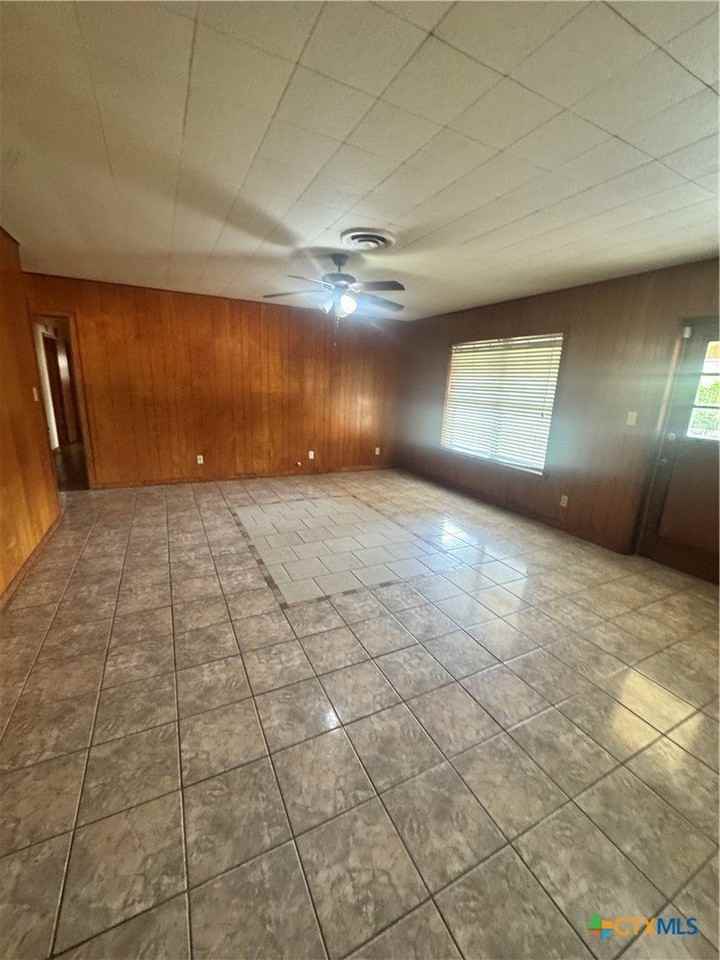 4702 Aster Ln - Photo 5 of 25