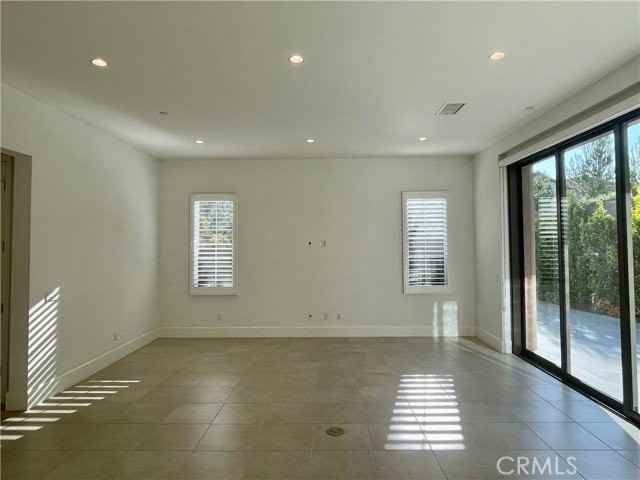 125 Avento - Photo 2 of 8