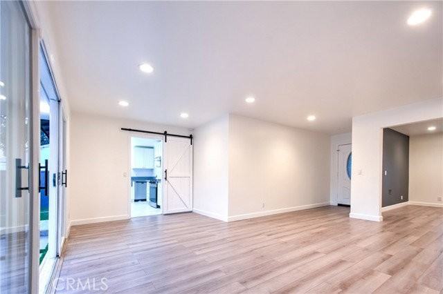 1212 W Woodcrest Ave - Photo 2 of 8
