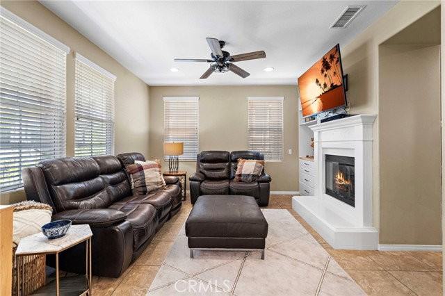 221 Landmark Ln - Photo 4 of 8