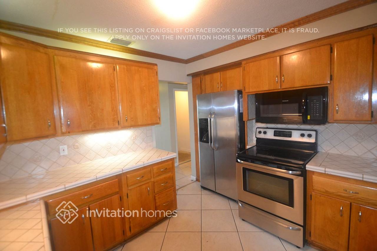 6010 Ne 14th Rd - Photo 3 of 10