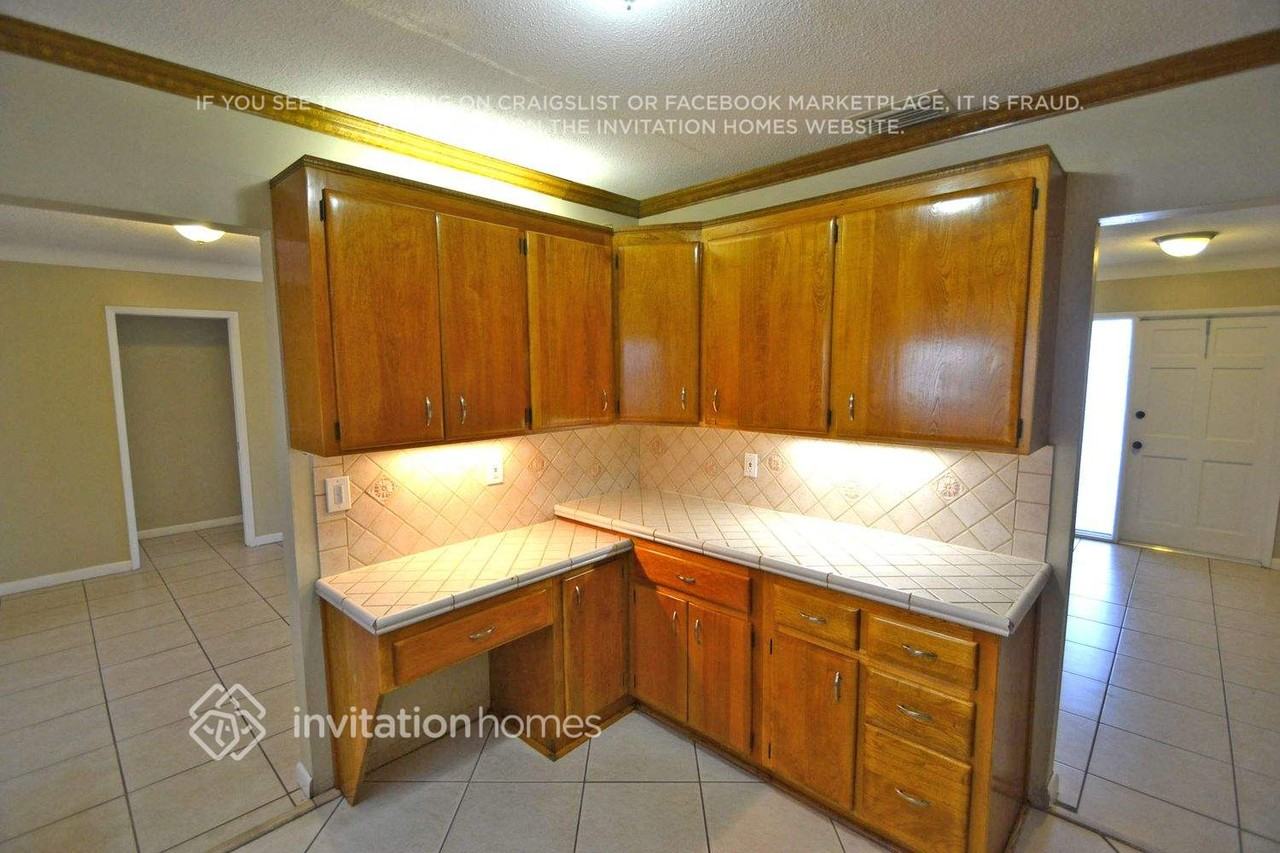 6010 Ne 14th Rd - Photo 4 of 10