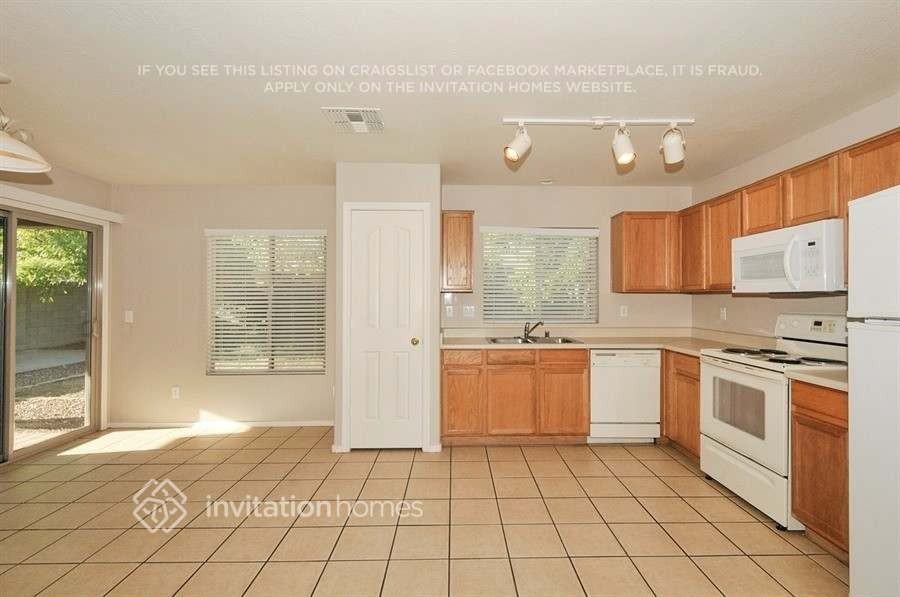 17838 W Ventura St - Photo 5 of 19