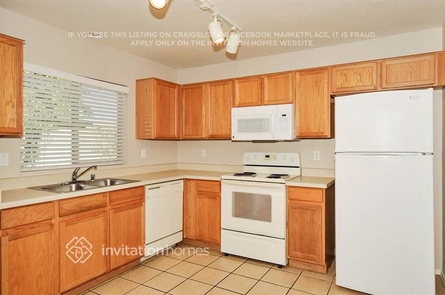 17838 W Ventura St - Photo 6 of 19