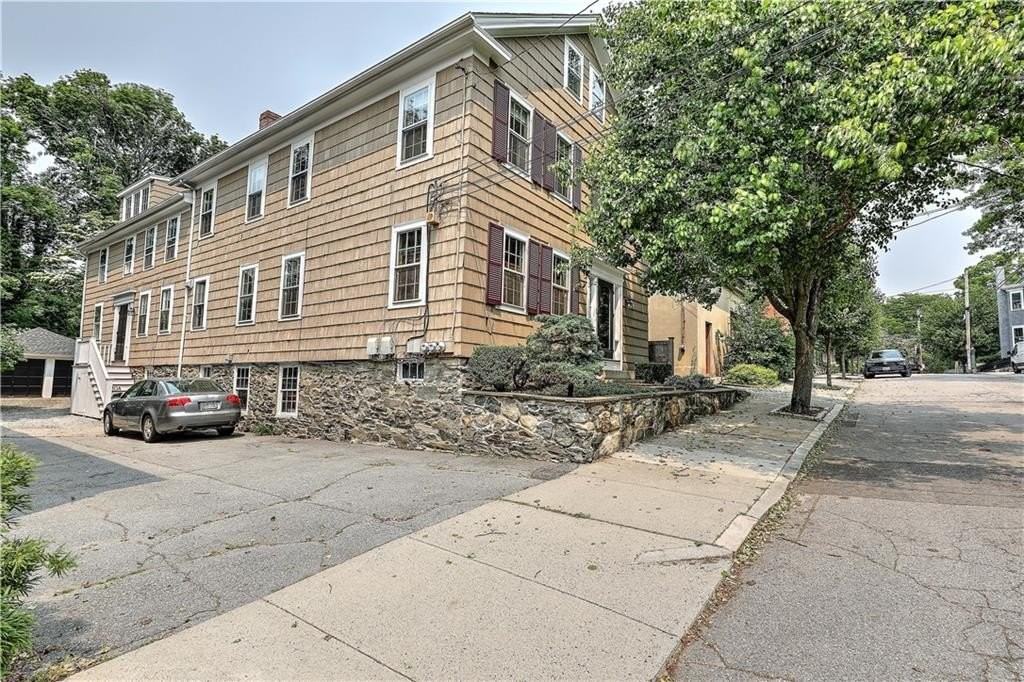 32 Jenckes St - Photo 2 of 38
