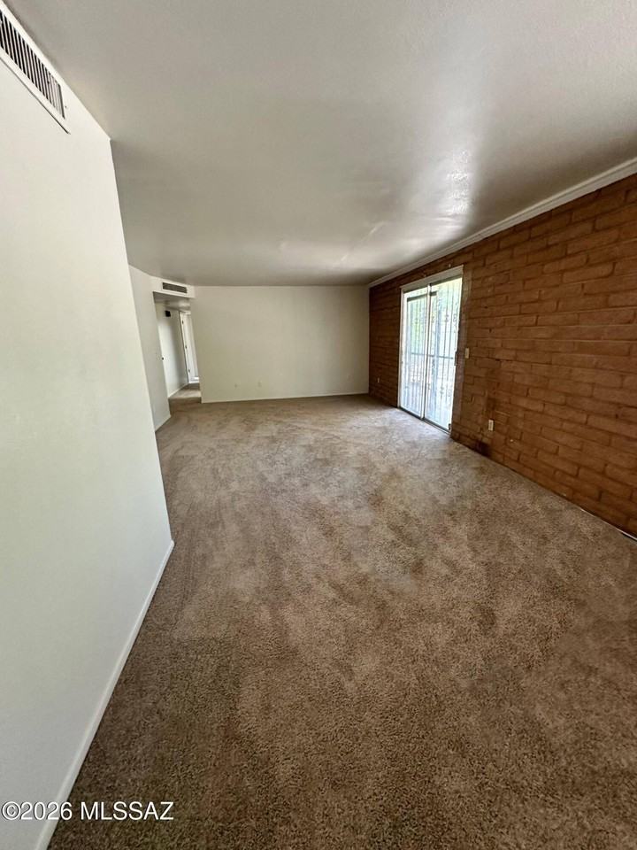 2650 W Calle Padilla - Photo 2 of 16