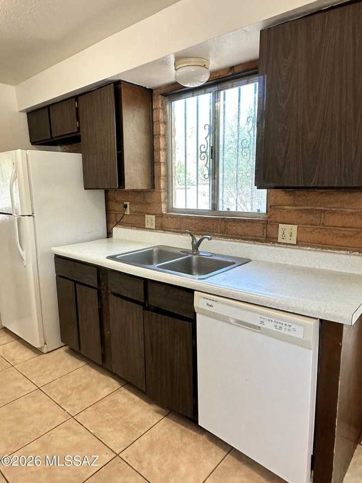2650 W Calle Padilla - Photo 5 of 16