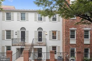 3287 Sutton Pl Nw #B - Photo 1 of 1