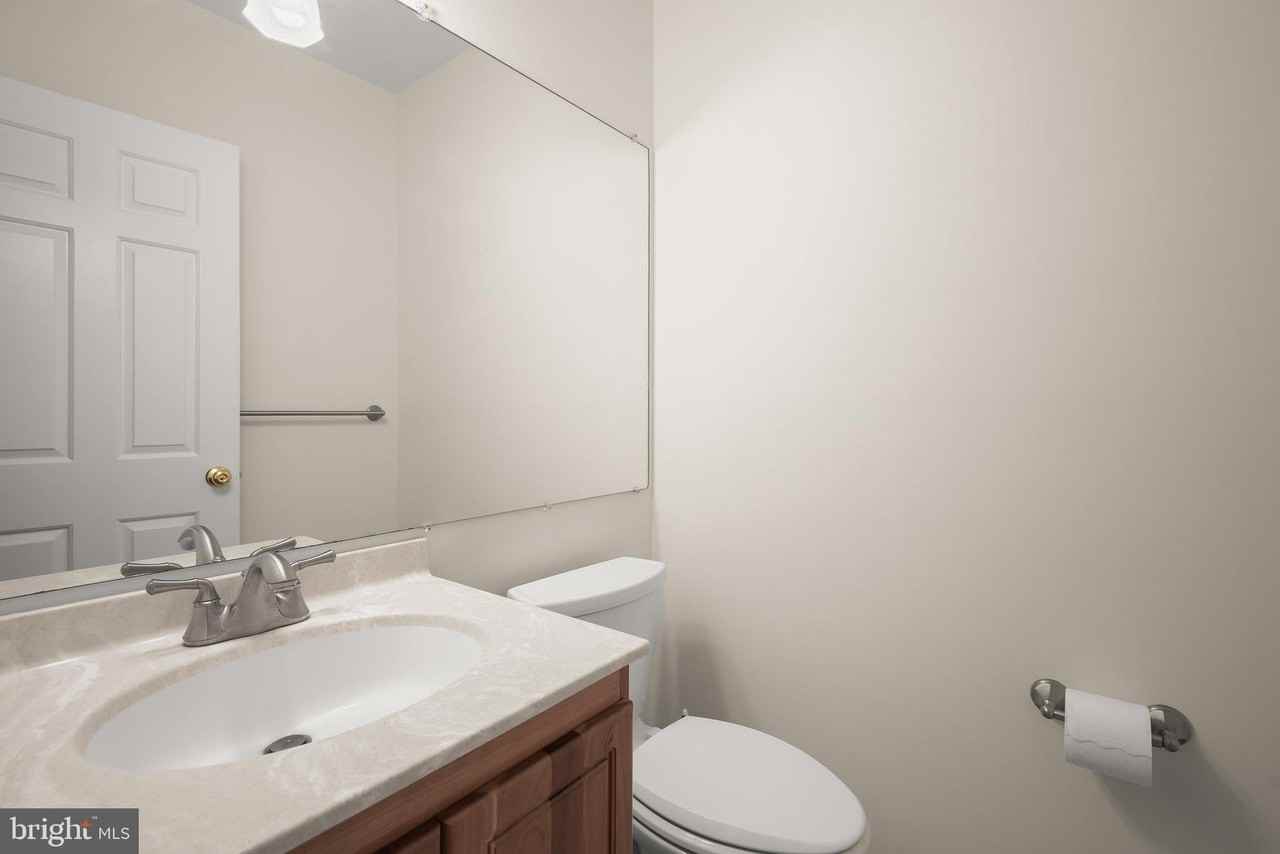3287 Sutton Pl Nw #B - Photo 3 of 22