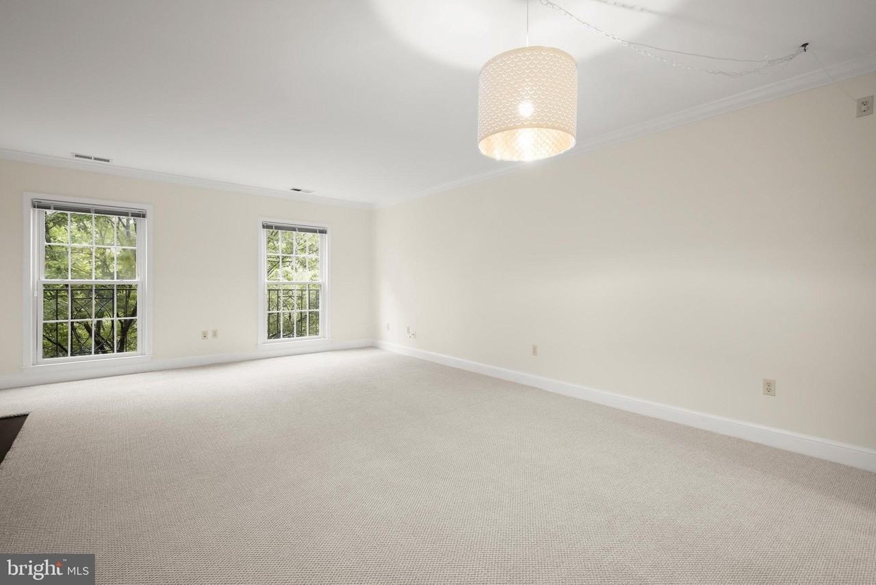 3287 Sutton Pl Nw #B - Photo 4 of 22