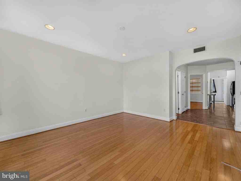 1333 Adams St Ne #3 - Photo 6 of 31
