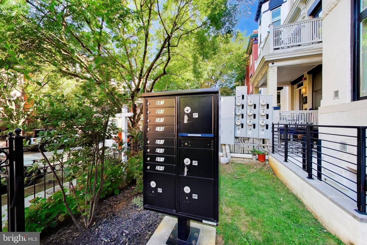 1444 Harvard St Nw #002 - Photo 4 of 27