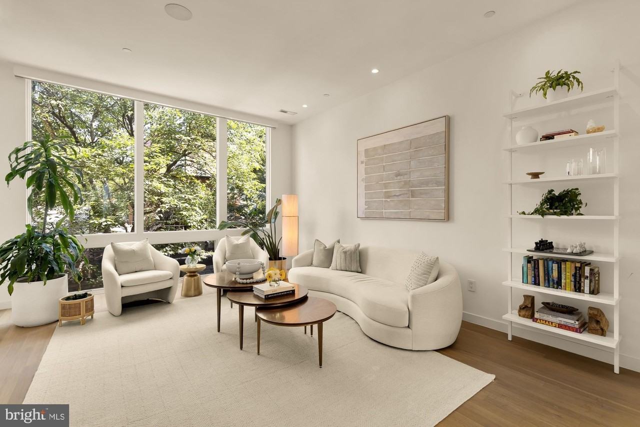 1539 6th St Nw #2 - Photo 4 of 38