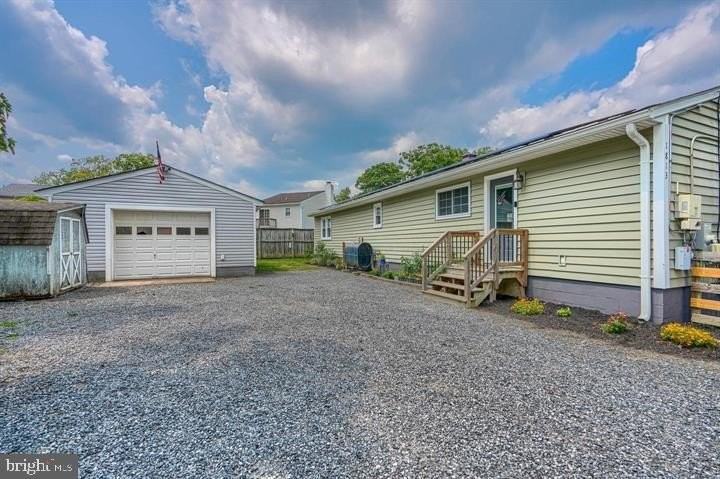 1813 Potomac Rd - Photo 5 of 50