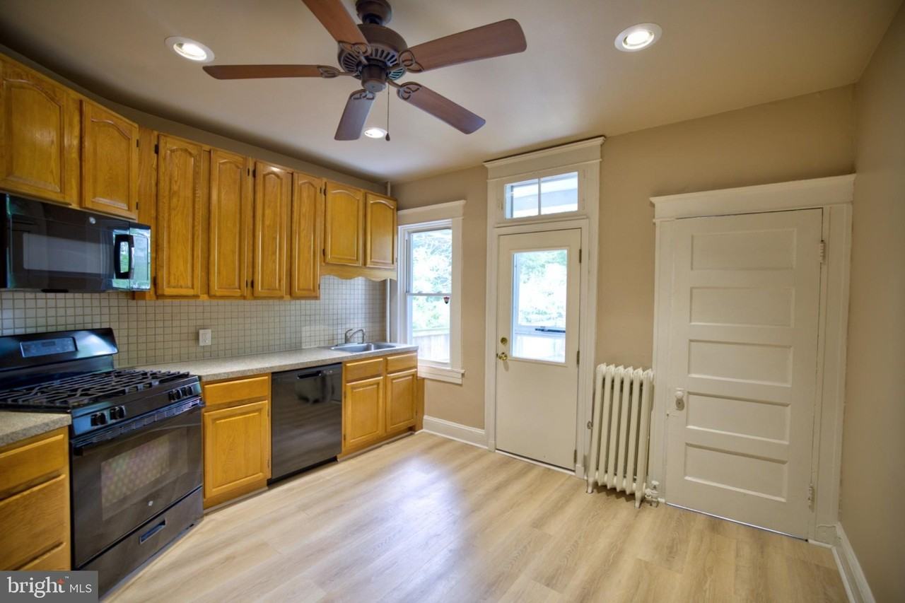 608 E 33rd St - Photo 5 of 17