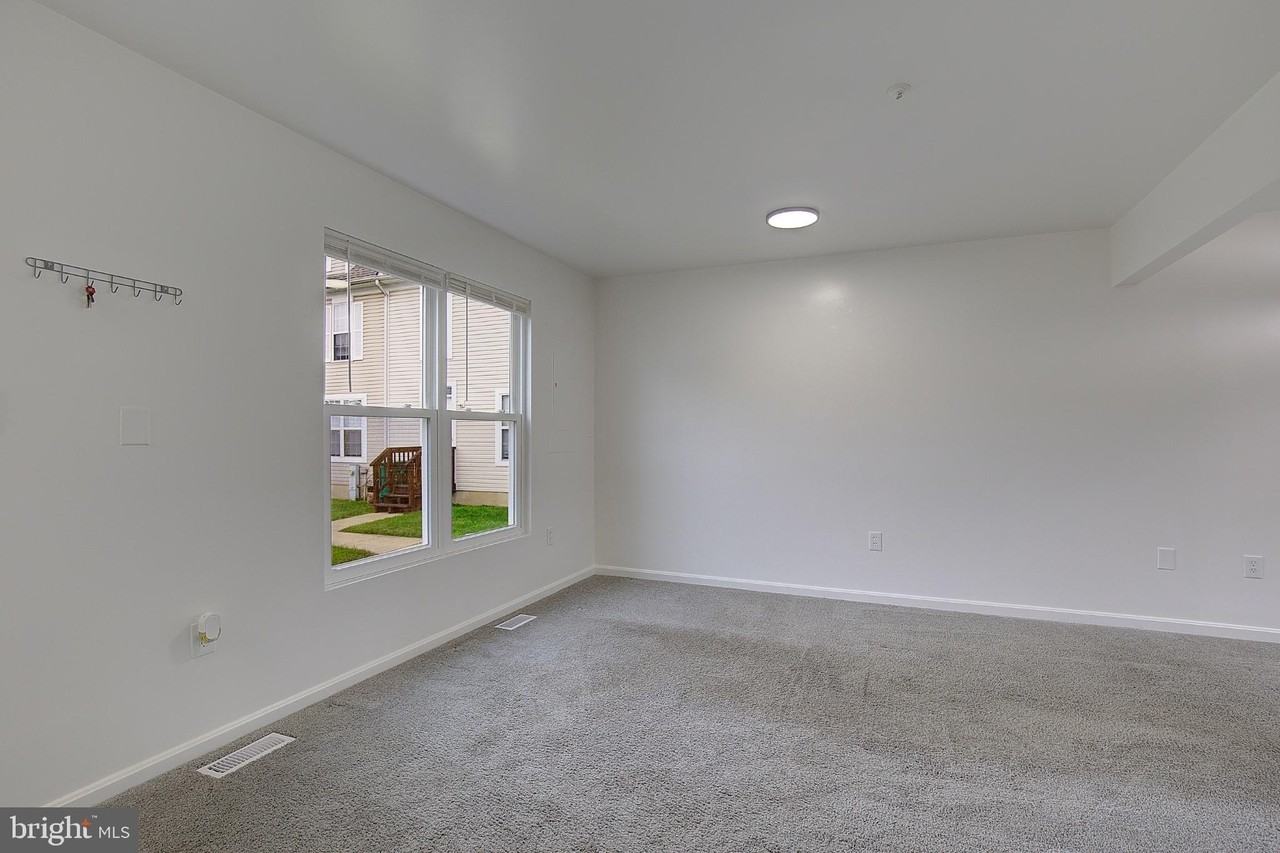 9516 Sea Gull Ct - Photo 4 of 30
