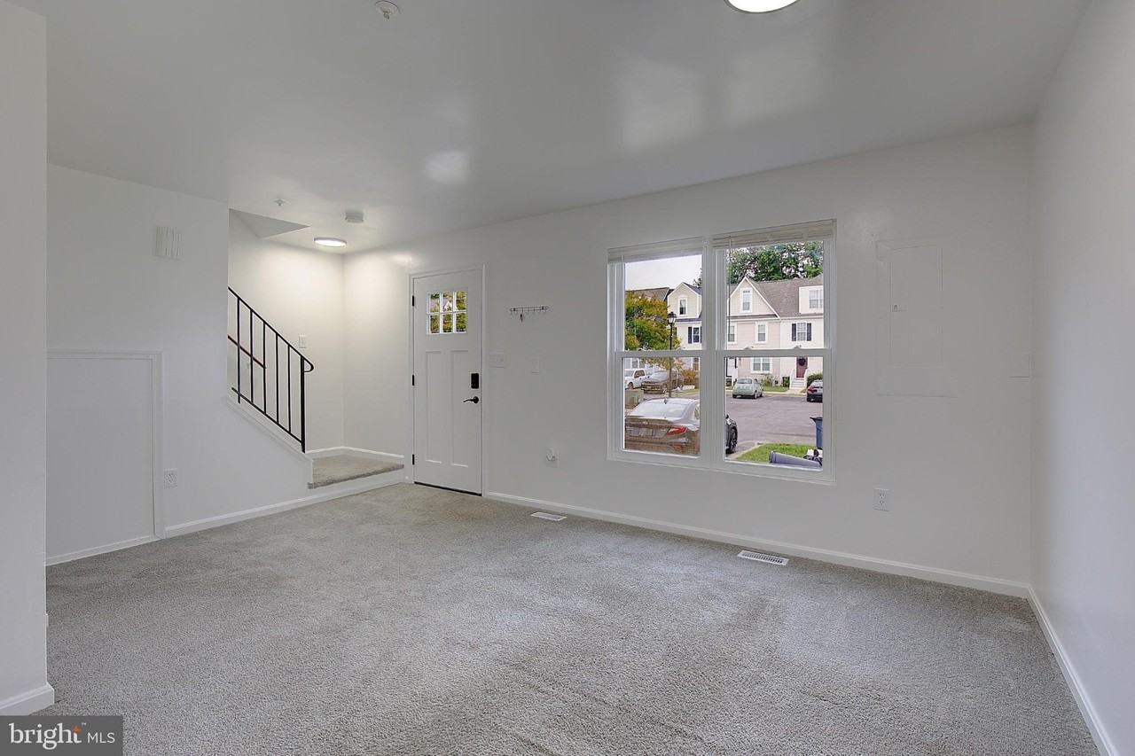 9516 Sea Gull Ct - Photo 6 of 30