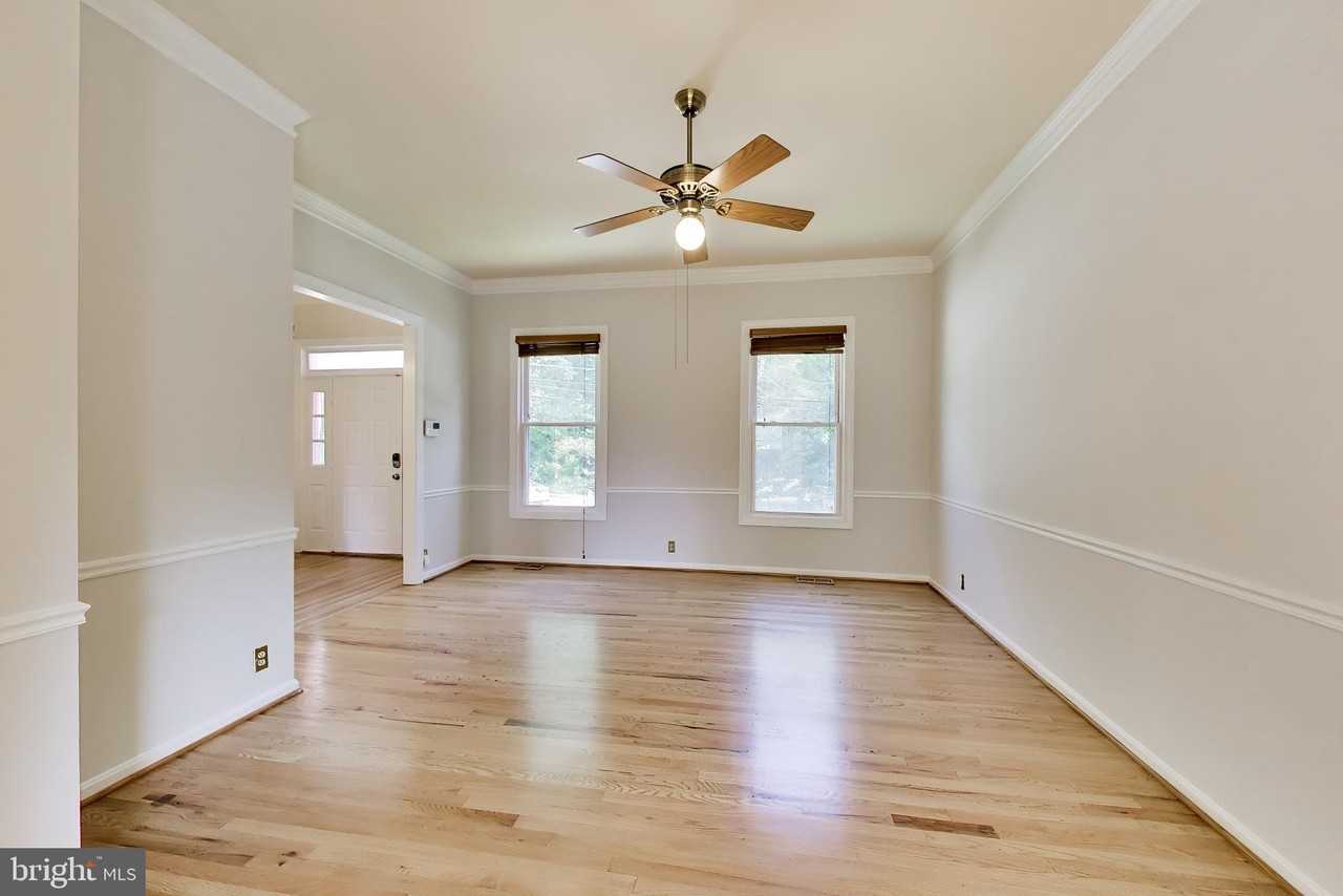 11906 Claridge Rd - Photo 7 of 41