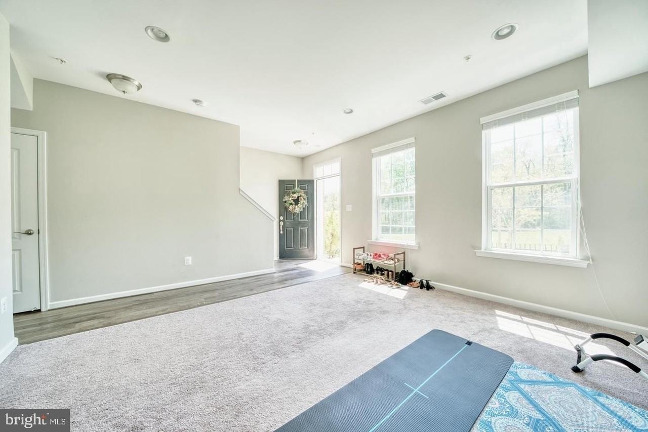 18318 Woodhouse Ln - Photo 4 of 30