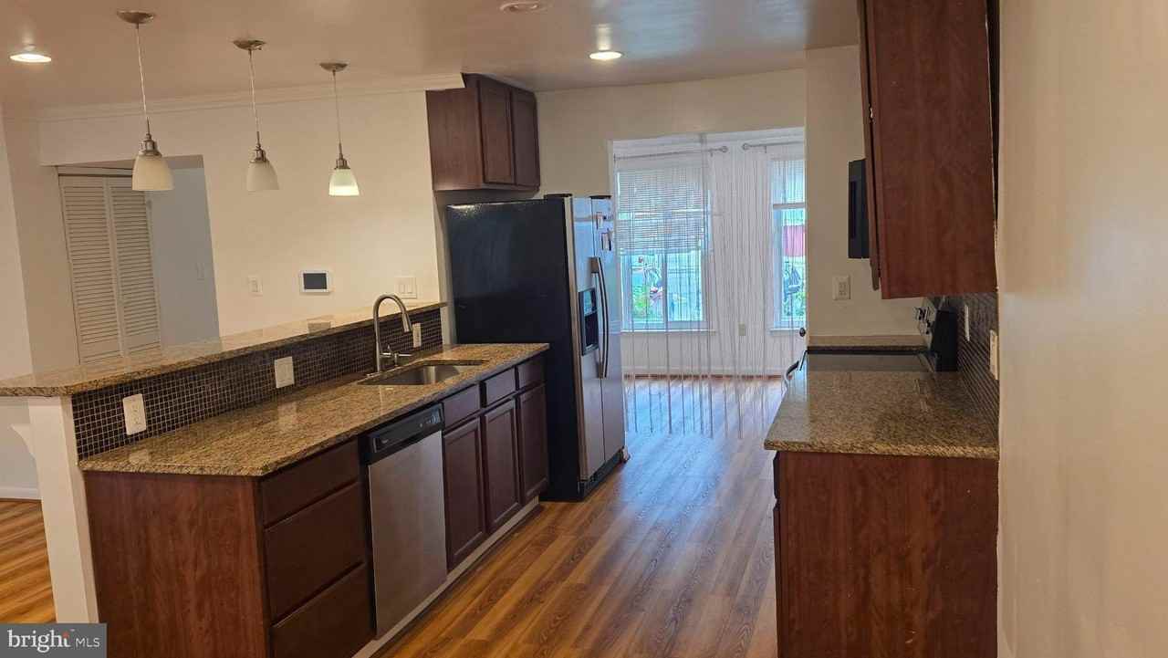 7621 Swan Ter - Photo 3 of 9