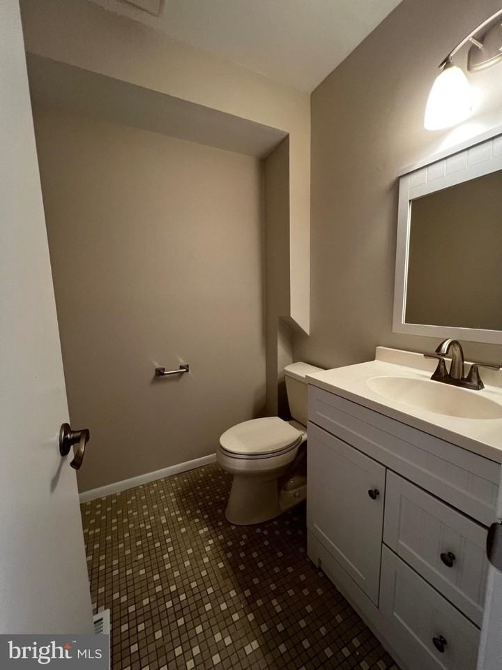 74 Farnwood Rd - Photo 7 of 12