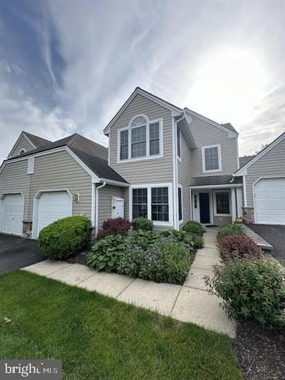 163 Hawthorne Ct - Photo 3 of 36