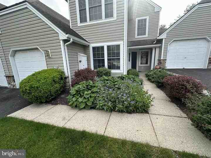 163 Hawthorne Ct - Photo 4 of 36
