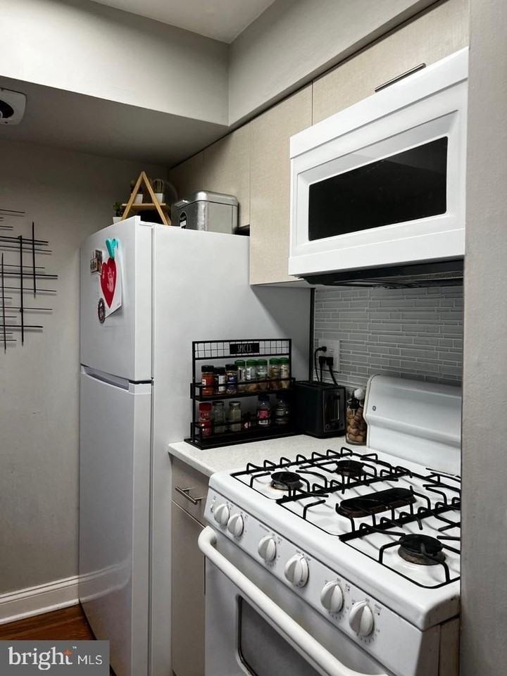 607 Edison Ave #607H - Photo 6 of 15