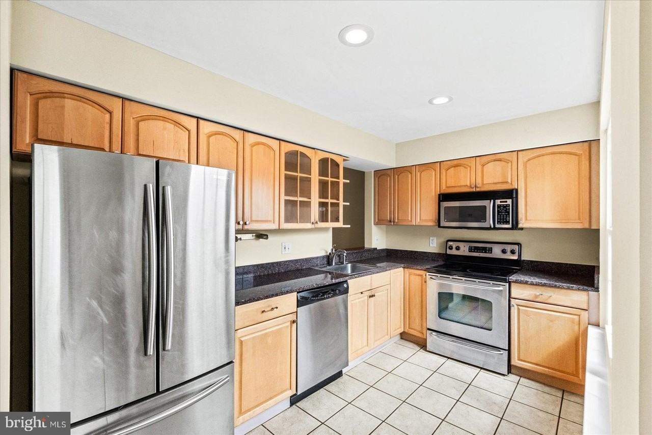 2112 Hutchison Grove Ct - Photo 4 of 40