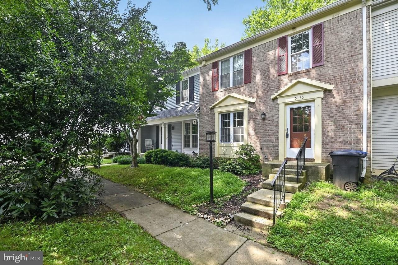 6176 Martins Landing Ct - Photo 2 of 38