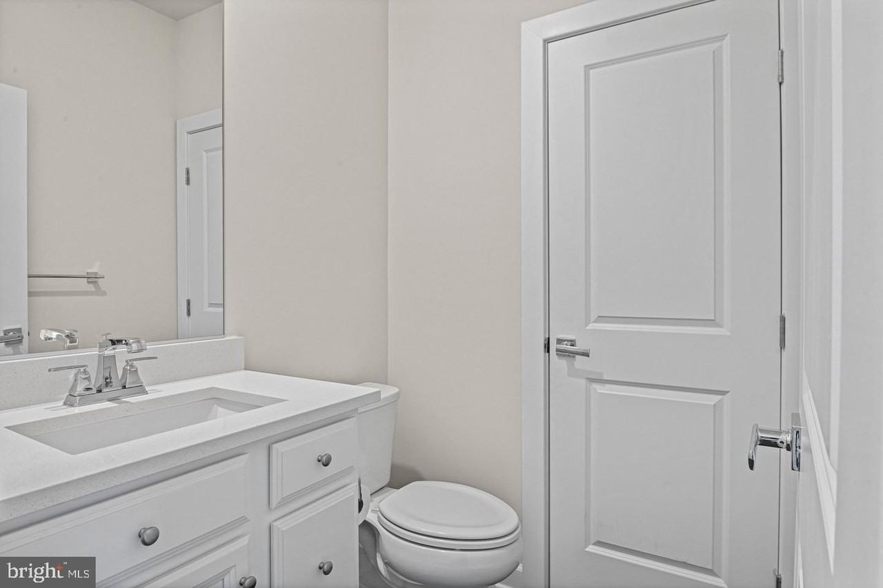 13007 Hattontown Sq - Photo 4 of 38