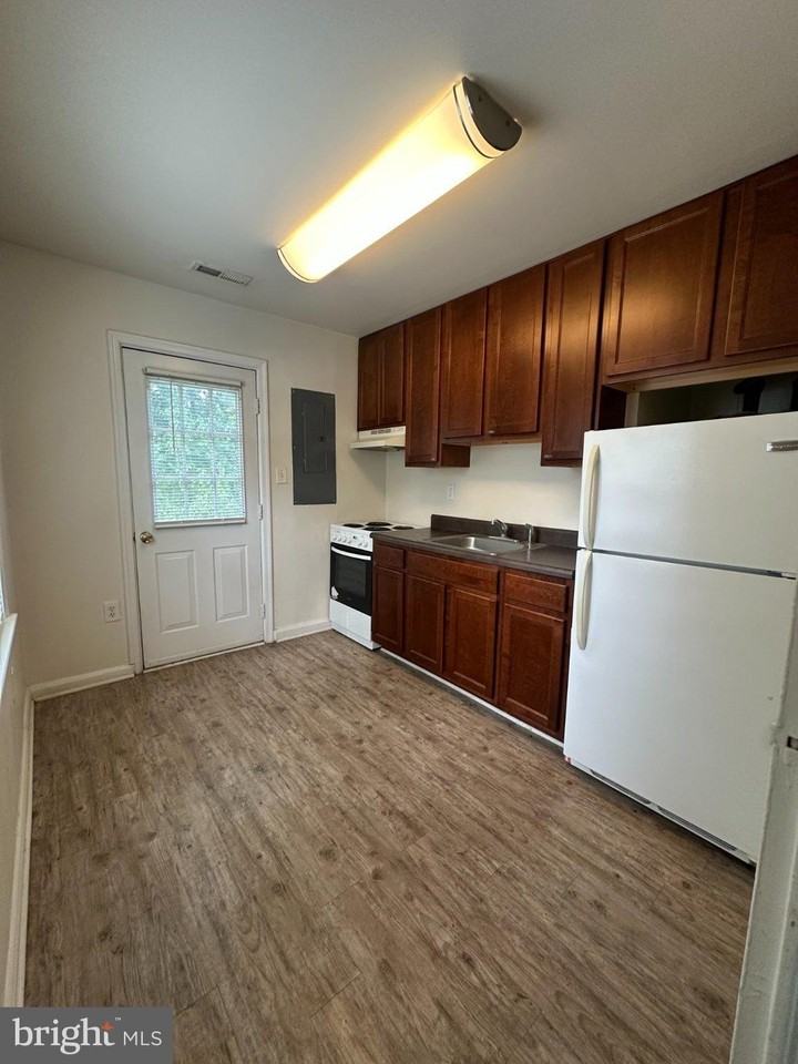 5349 Harbor Ct #95A - Photo 3 of 6