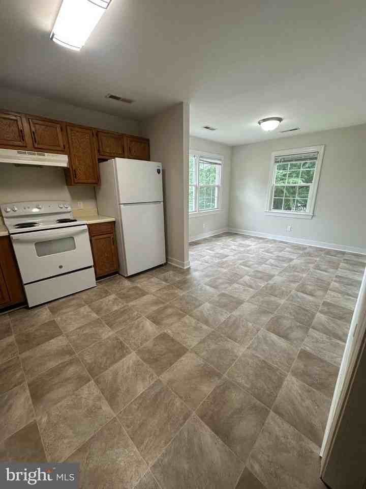 5392 Harbor Ct #100 - Photo 5 of 10